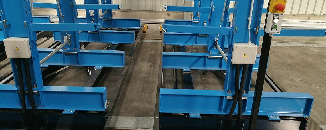 Mobile cantilever racking